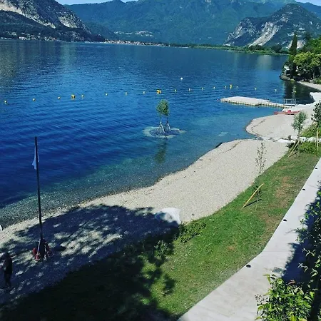 Little Prive Near Lake *